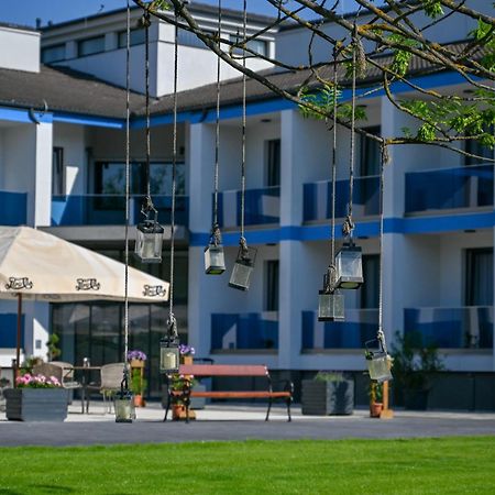 Nn Boutique Hotel Тисауйварош Екстериор снимка