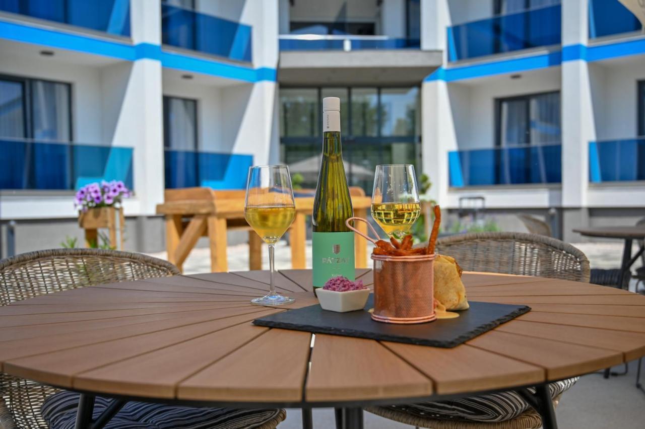 Nn Boutique Hotel Тисауйварош Екстериор снимка