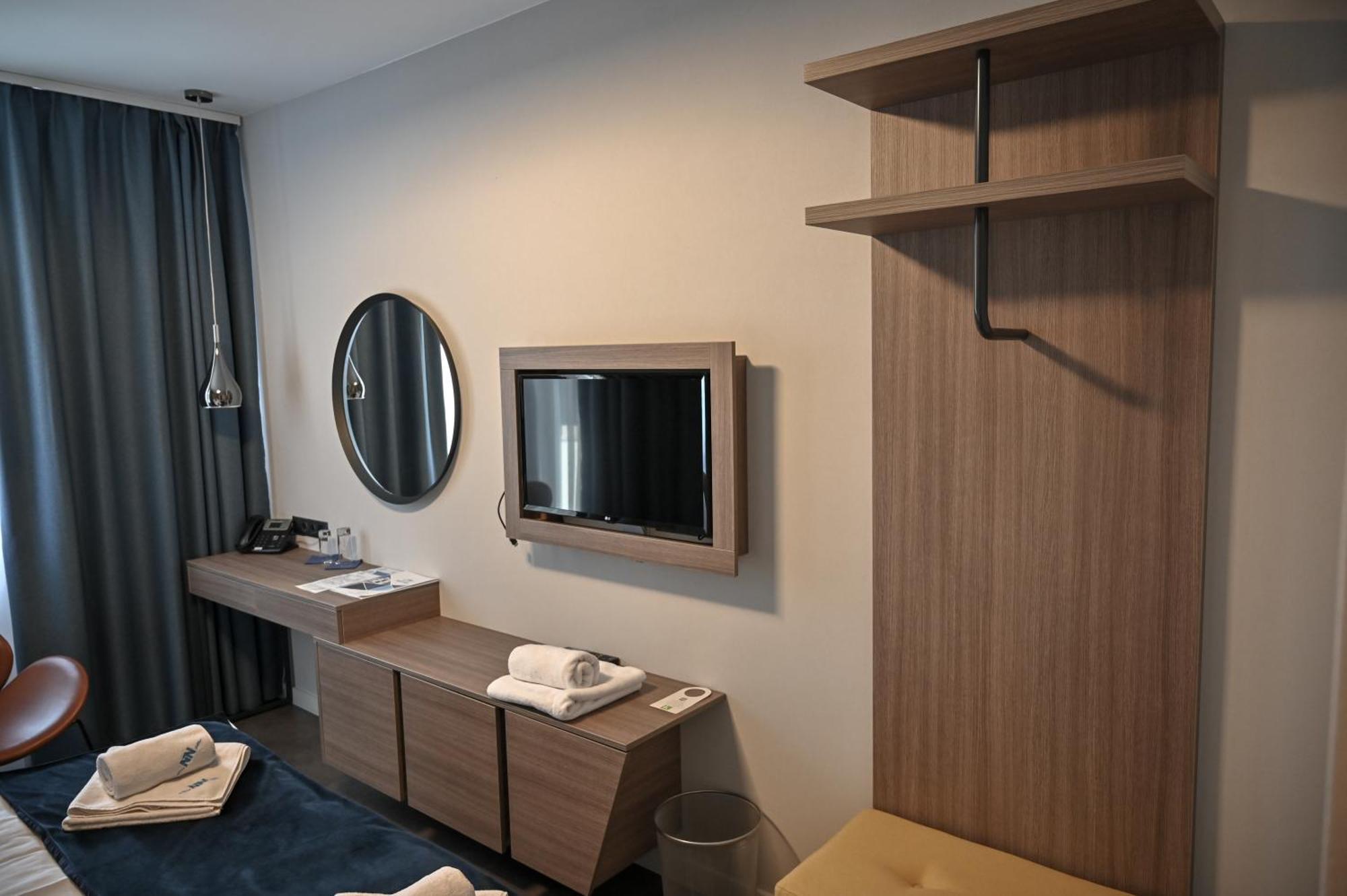 Nn Boutique Hotel Тисауйварош Екстериор снимка
