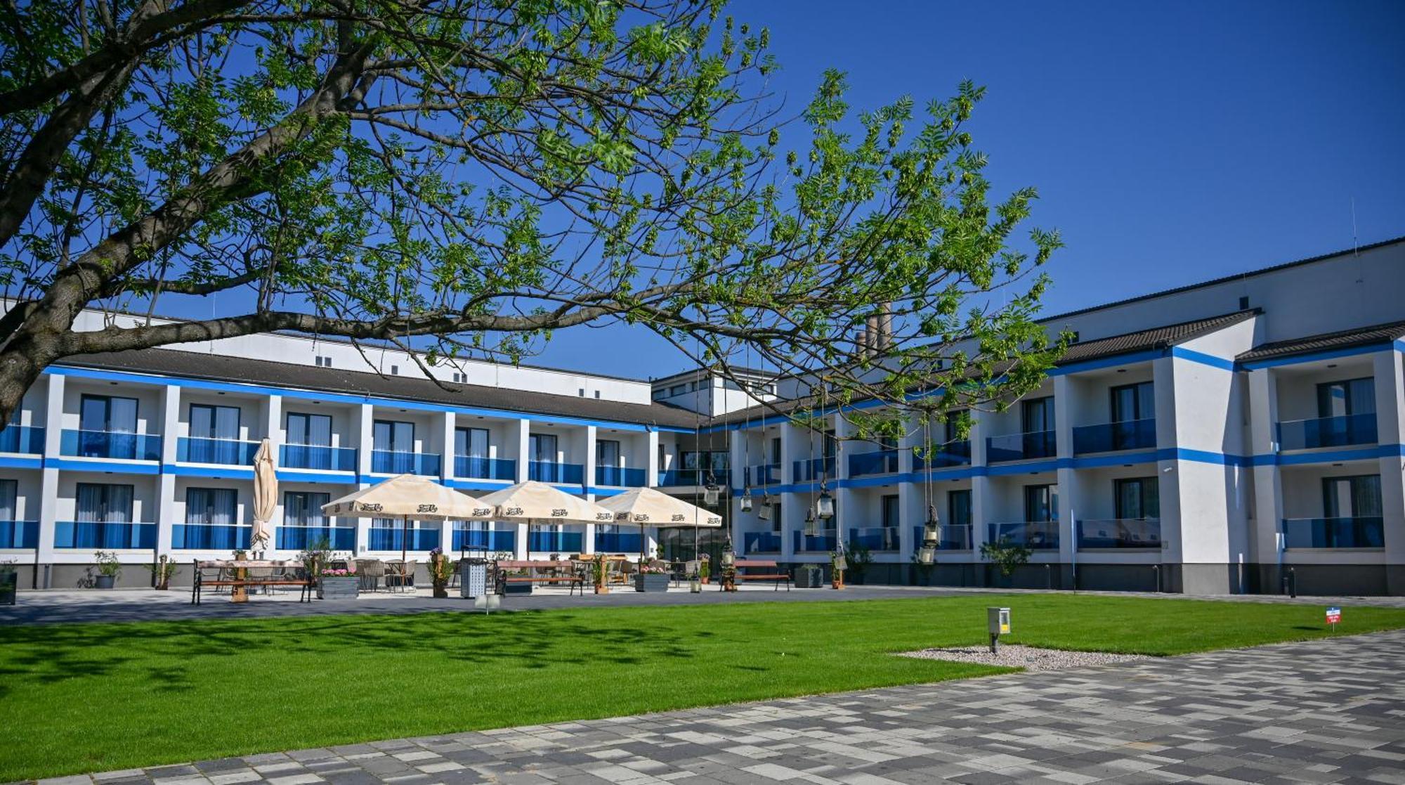 Nn Boutique Hotel Тисауйварош Екстериор снимка